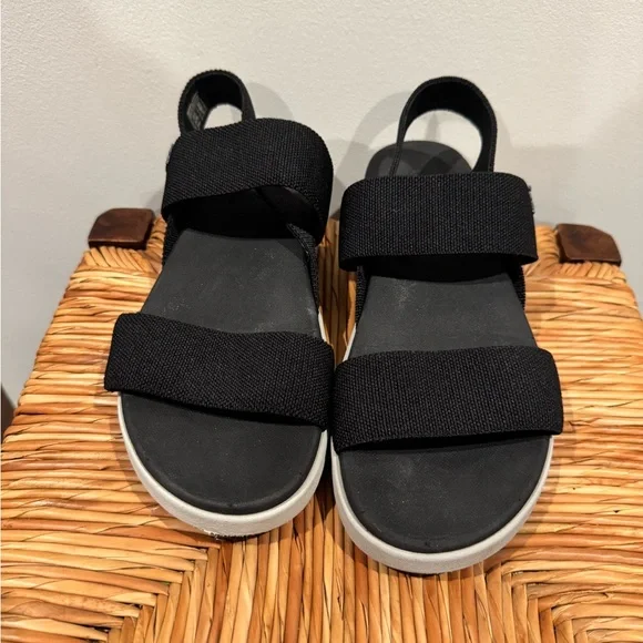 Keen Black and White Women's Sandals size 9.5 - Picture 2 of 4